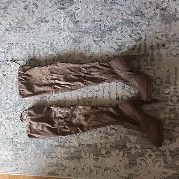 Thigh high boots - Picture 3 of 3